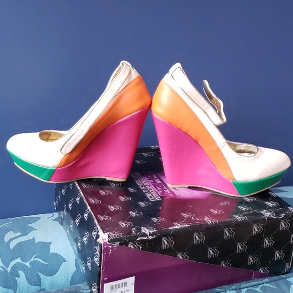 SOLD Shiekh Color block wedges - Picture 3 of 5